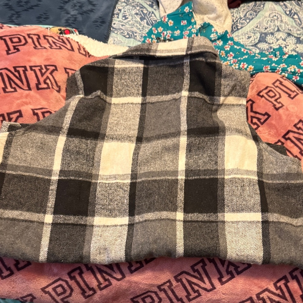 Stylish Black and Gray Plaid Sleeveless Vest - Picture 7 of 7